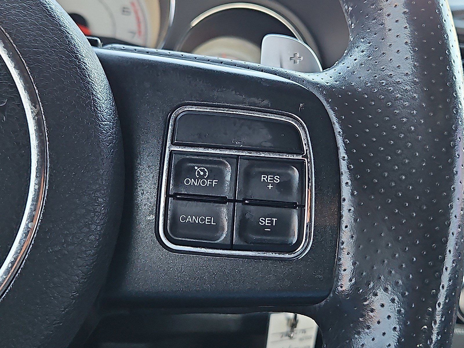 2014 Dodge Challenger R/T photo 26