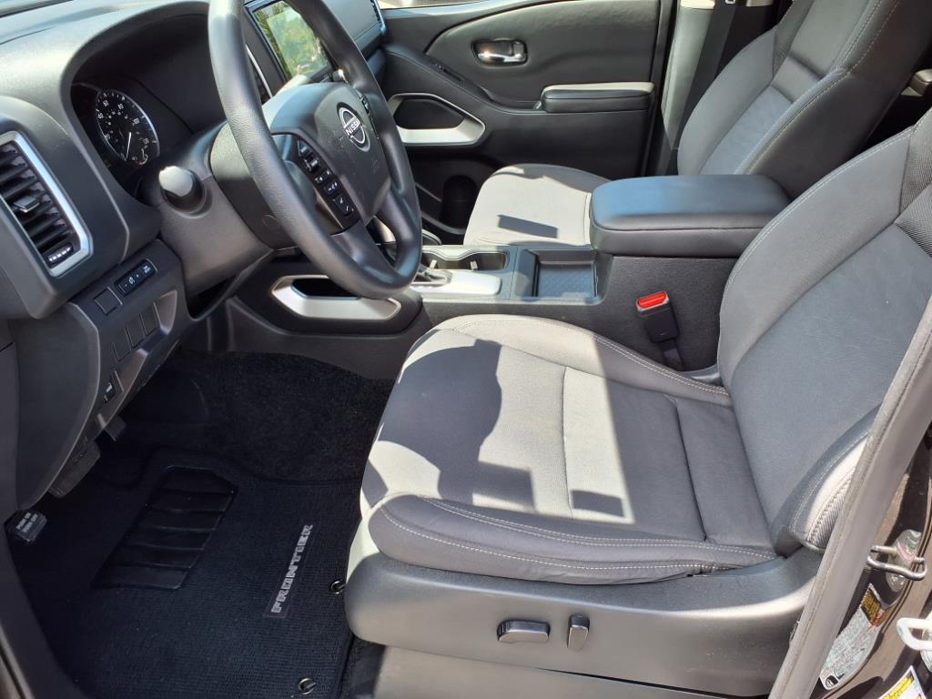 2023 Nissan Frontier SV photo 11