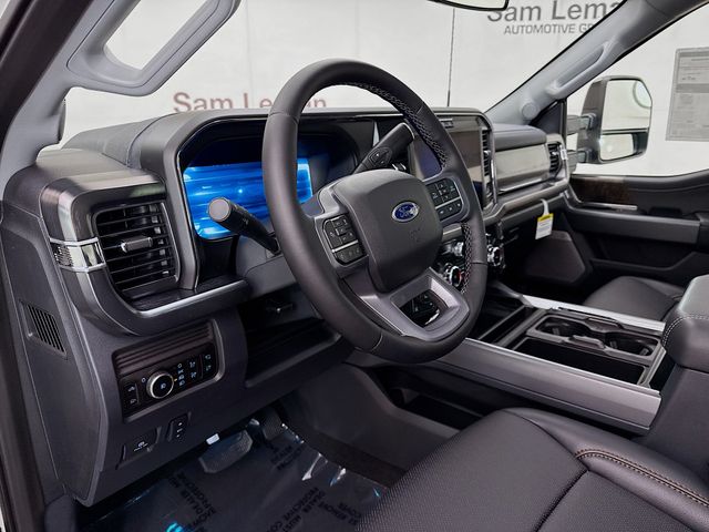 2025 Ford F-250 Lariat photo 8