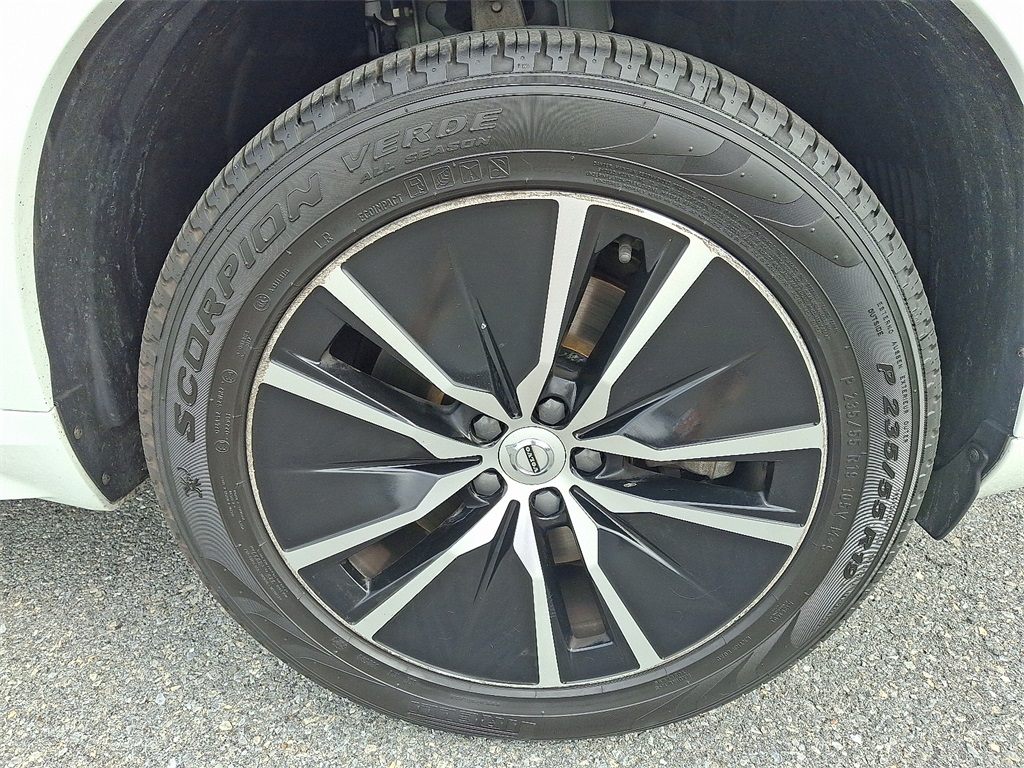 2020 Volvo XC90 T5 Momentum photo 8