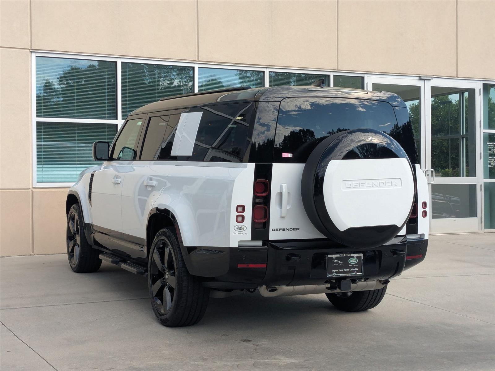 2025 Land Rover Defender 130 X-Dynamic SE photo 6