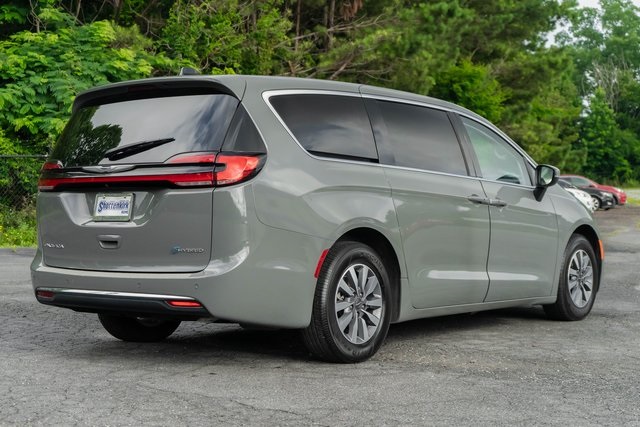 2023 Chrysler Pacifica Hybrid Touring L photo 10