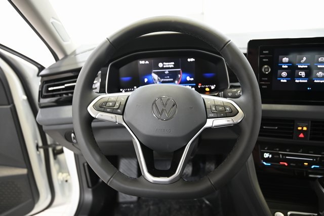 2025 Volkswagen Jetta 1.5T SE photo 3