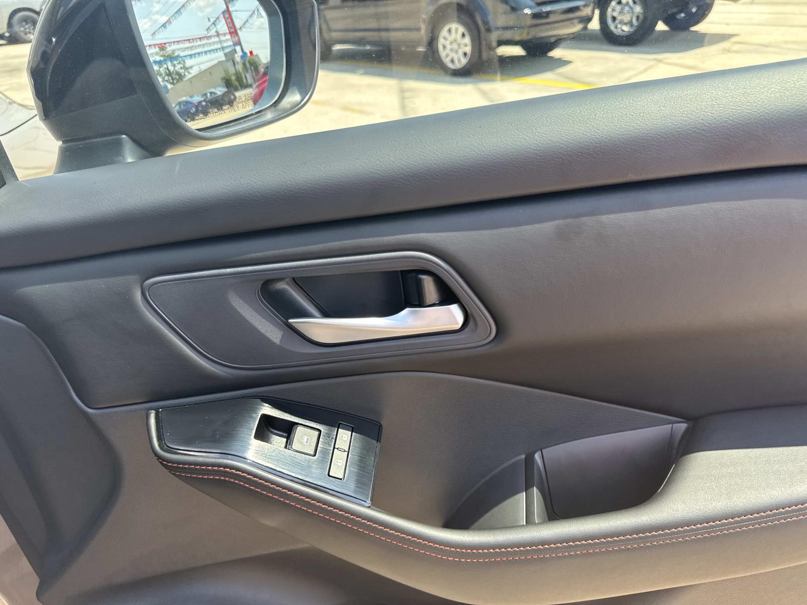 2025 Nissan Rogue SV photo 13