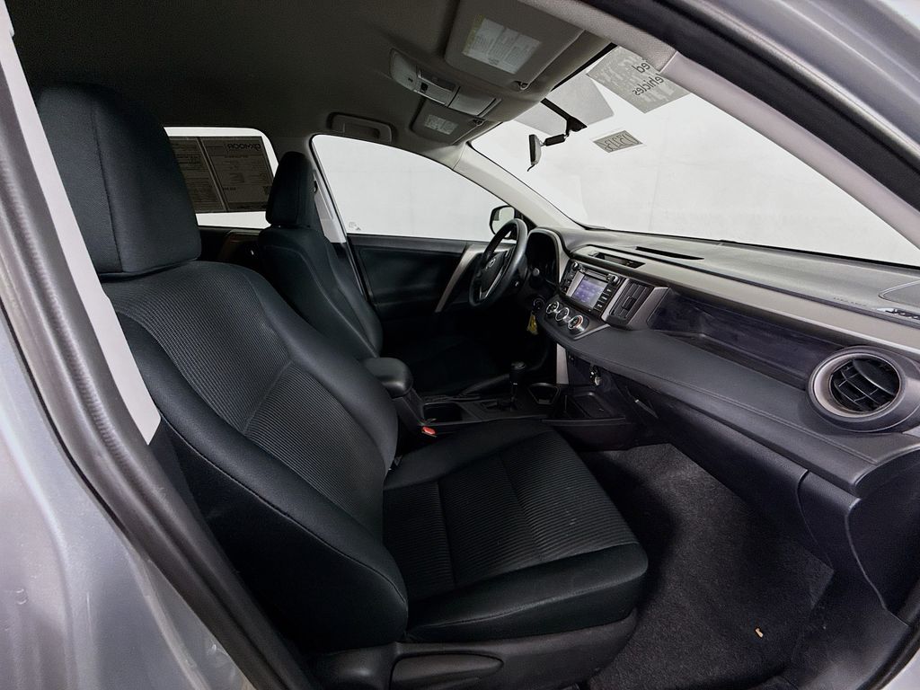 2016 Toyota RAV4 LE photo 25