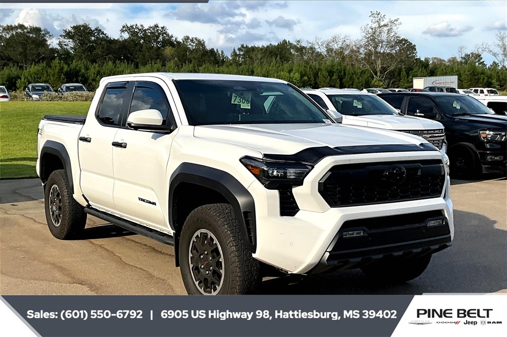 2024 Toyota Tacoma TRD Off-Road photo 2