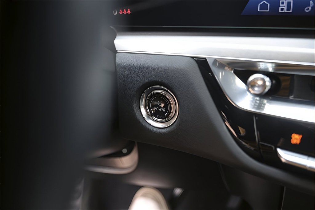 2024 Cadillac Lyriq Luxury photo 17