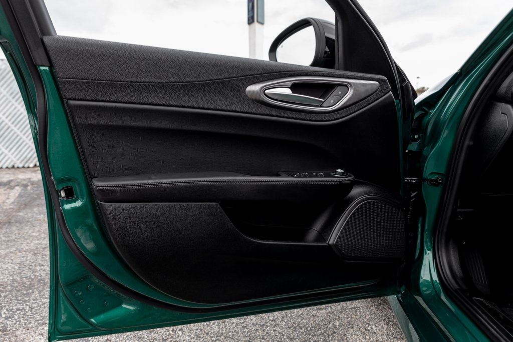 2025 Alfa Romeo Giulia Base photo 24