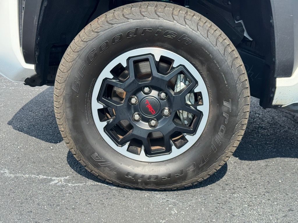 2025 Toyota Tacoma SR5 photo 9