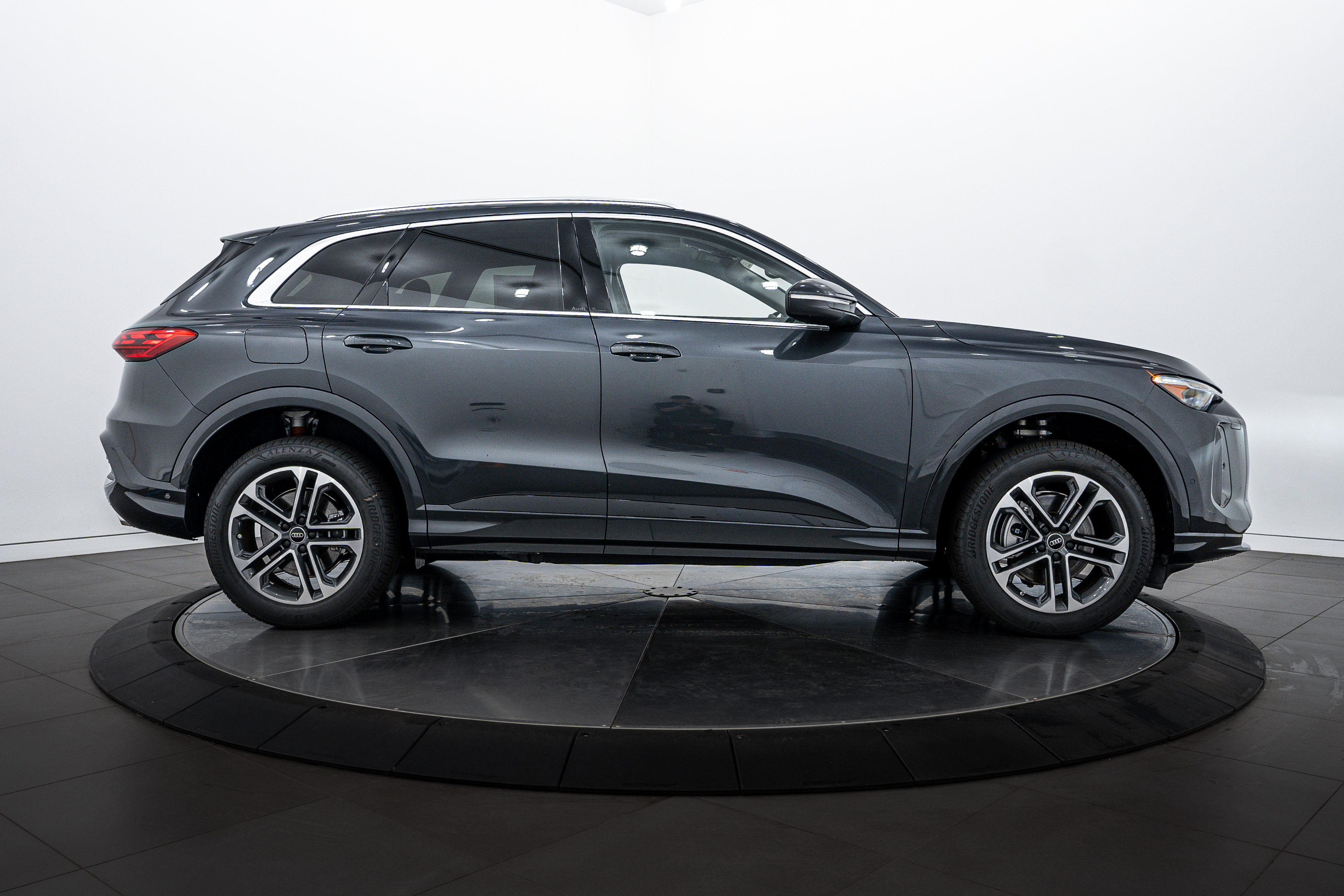 2025 Audi Q5 Premium Plus photo 3