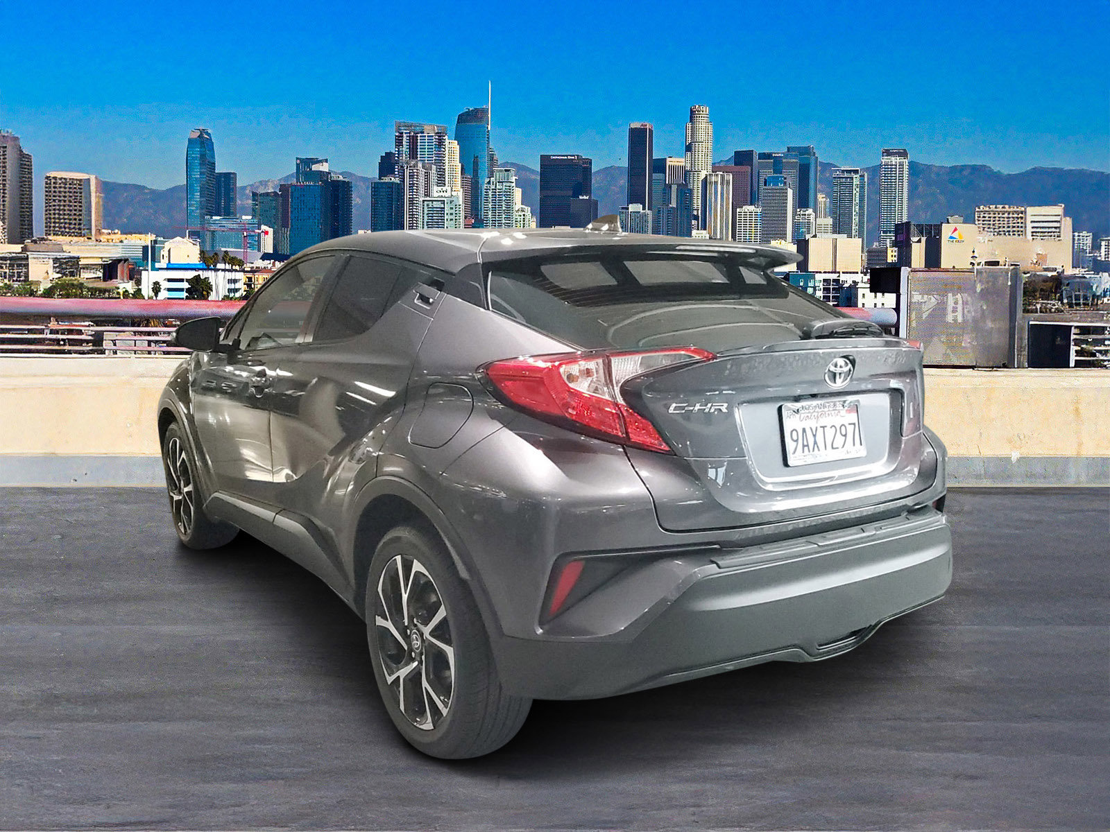 2022 Toyota C-HR XLE photo 4