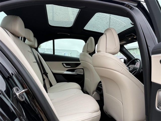 2026 Mercedes Benz E 450 4MATIC photo 4