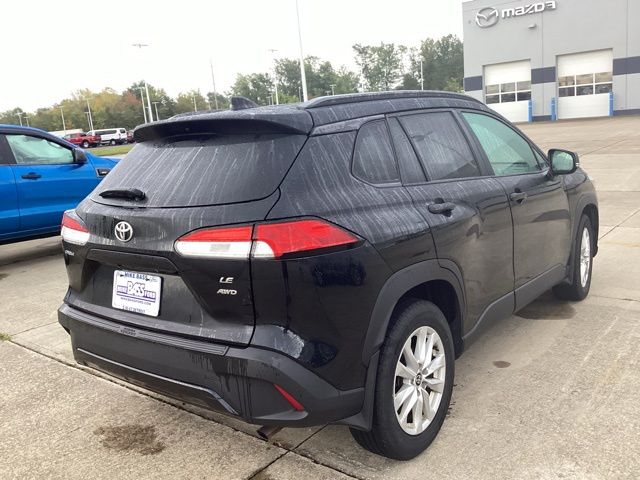 2022 Toyota Corolla Cross LE photo 12