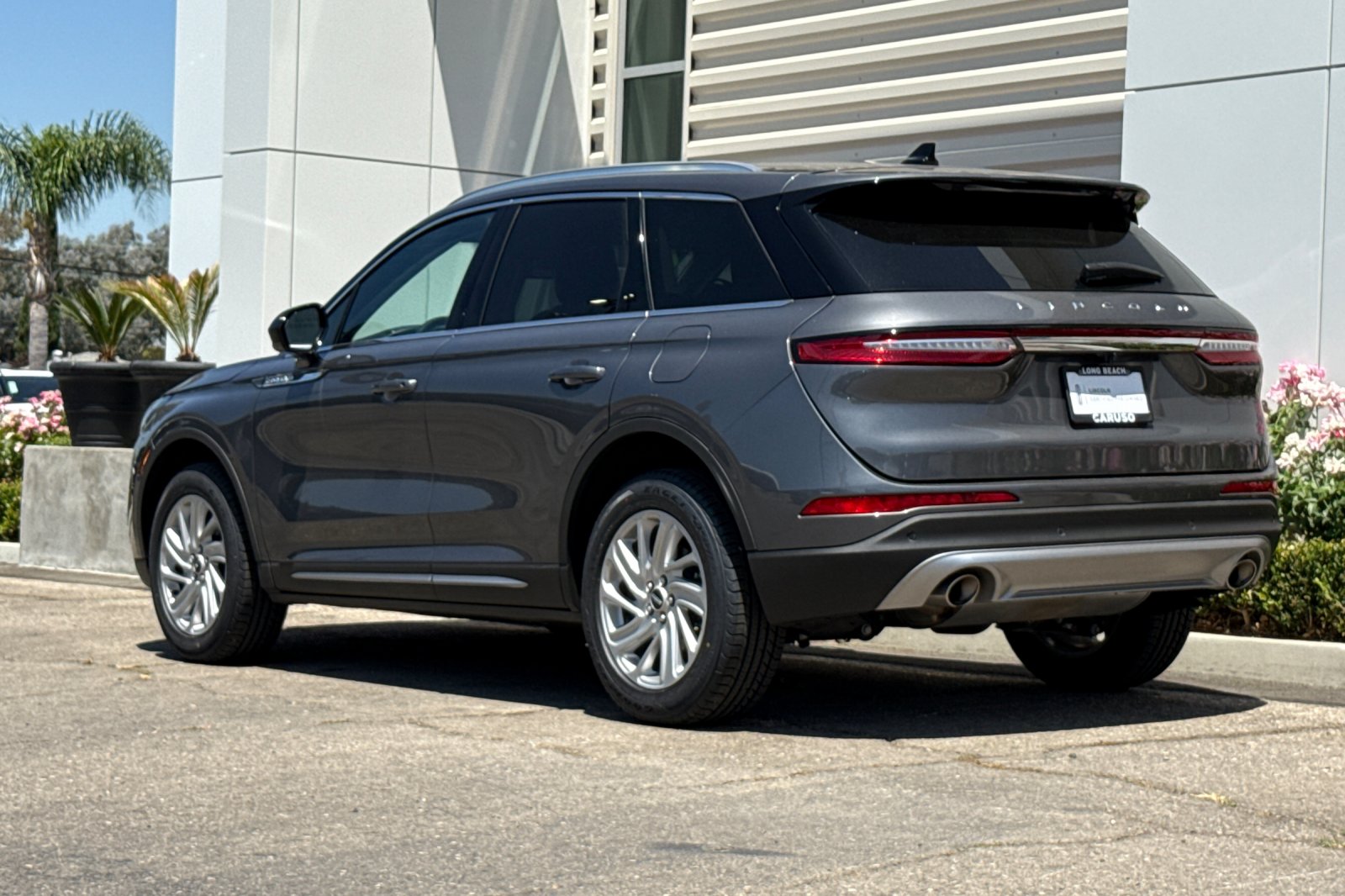 2022 Lincoln Corsair Standard photo 4