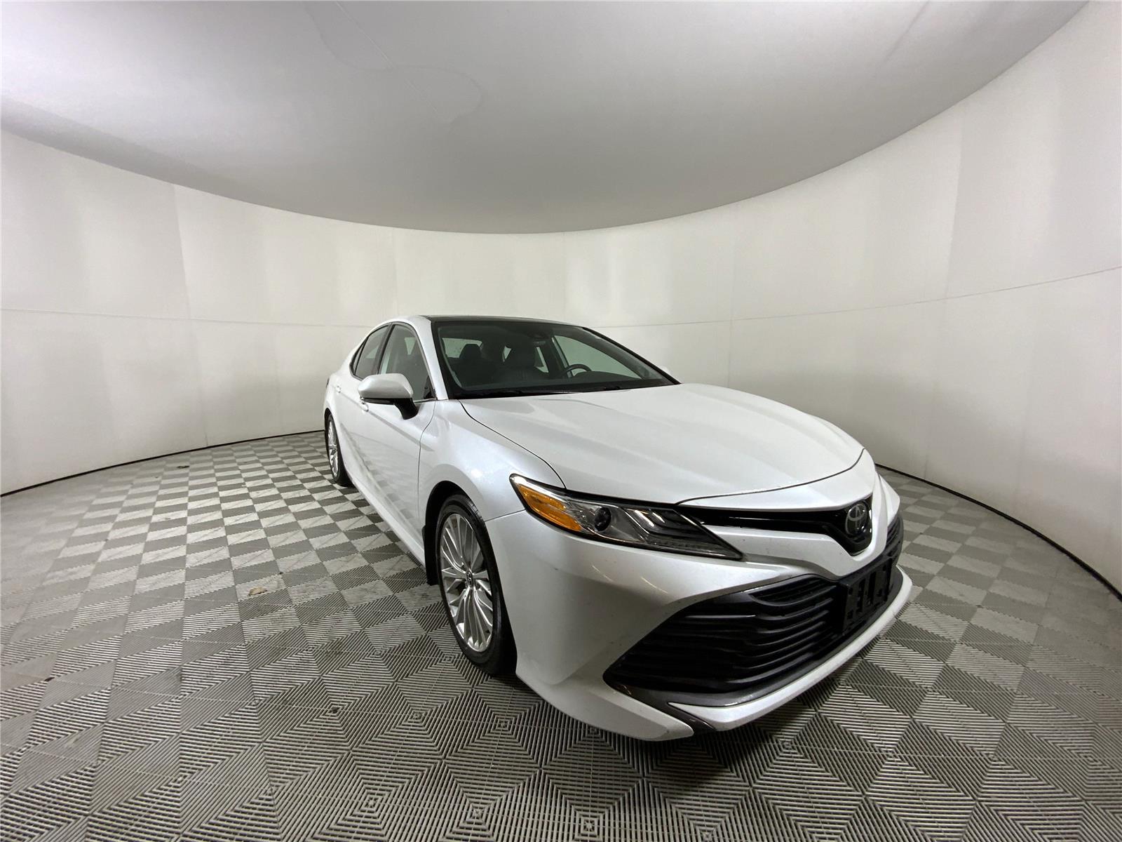 2019 Toyota Camry XLE's photo
