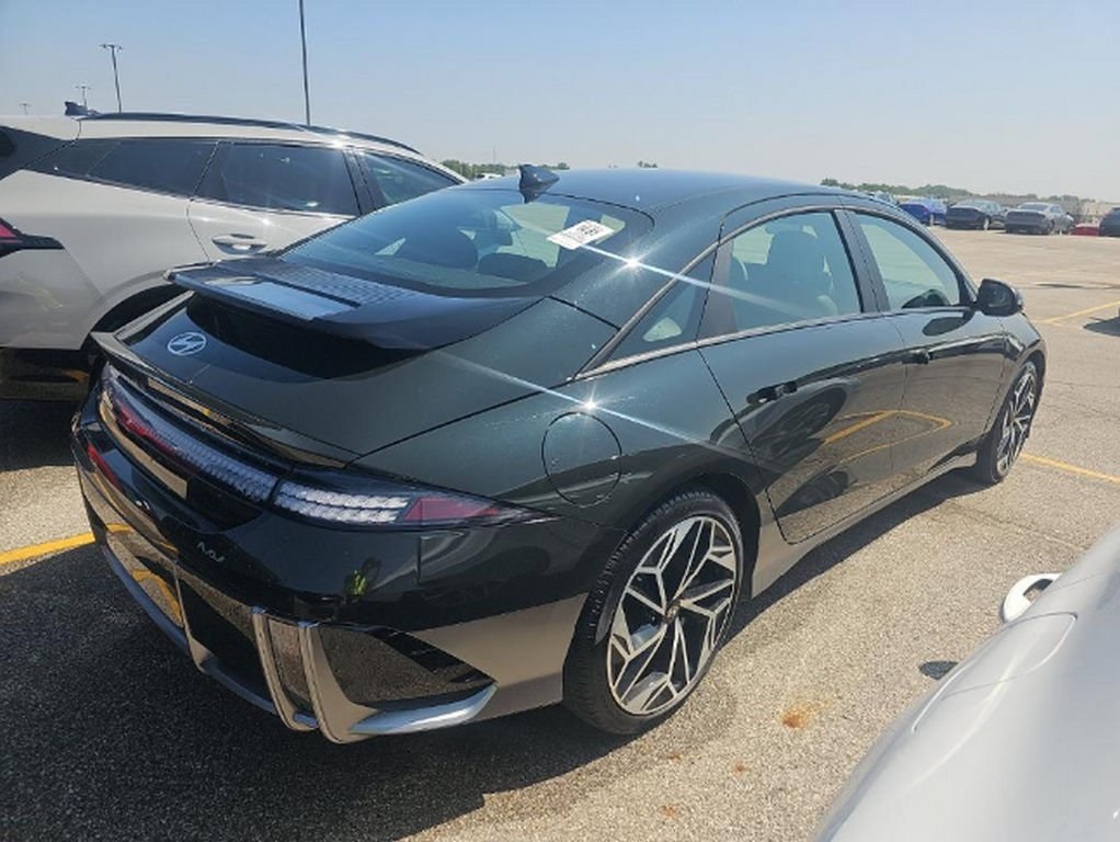 2023 Hyundai Ioniq 6 SEL photo 4