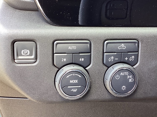 2025 Chevrolet Silverado 1500 LT photo 5