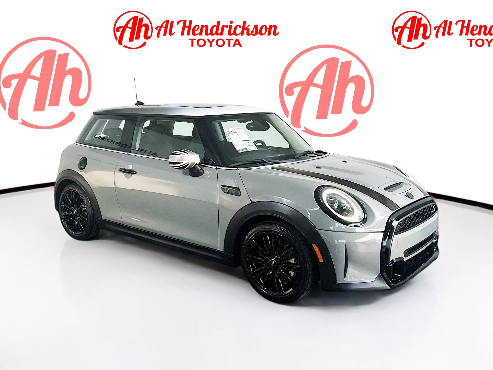 2023 MINI 3 Door S's photo