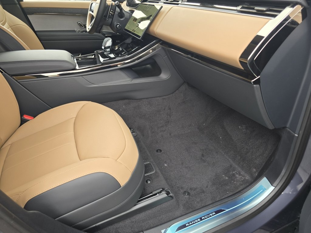 2025 Land Rover Range Rover Sport SE photo 15