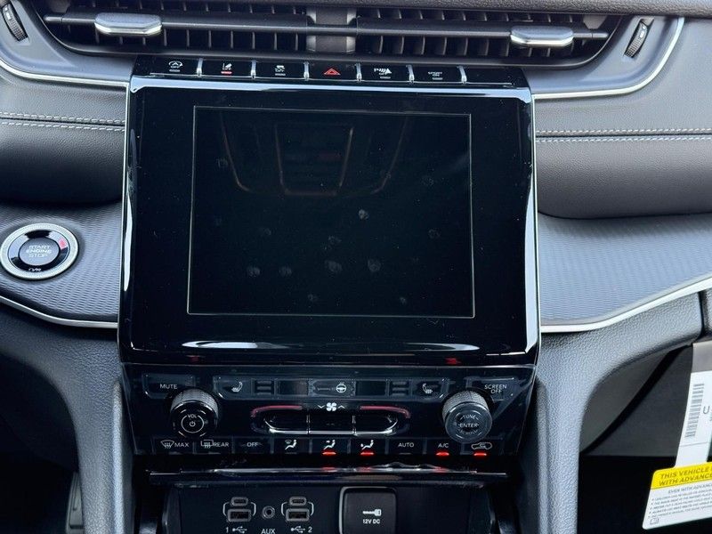 2025 Jeep Grand Cherokee Laredo X photo 8