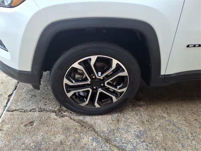2022 Jeep Compass Limited photo 5