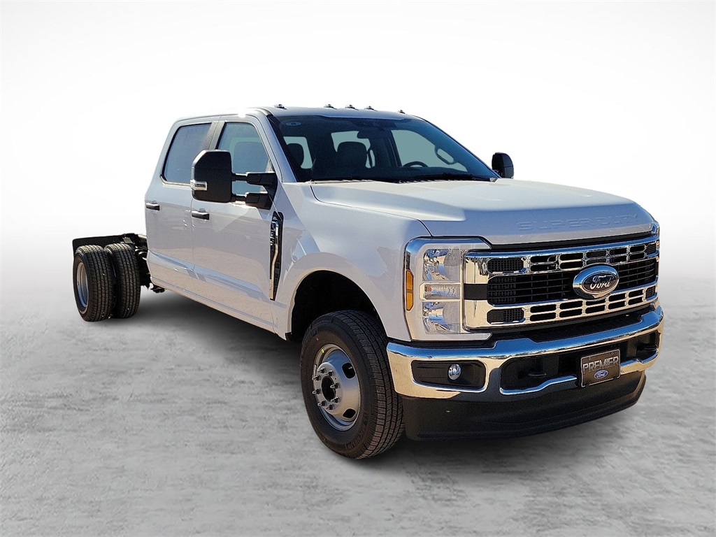 2026 Ford F-350 Super Duty Chassis Cab XL's photo