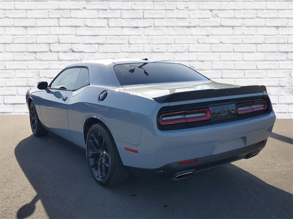 2021 Dodge Challenger SXT photo 3