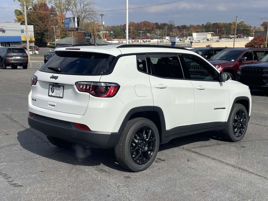 2026 Jeep Compass Latitude Altitude photo 2