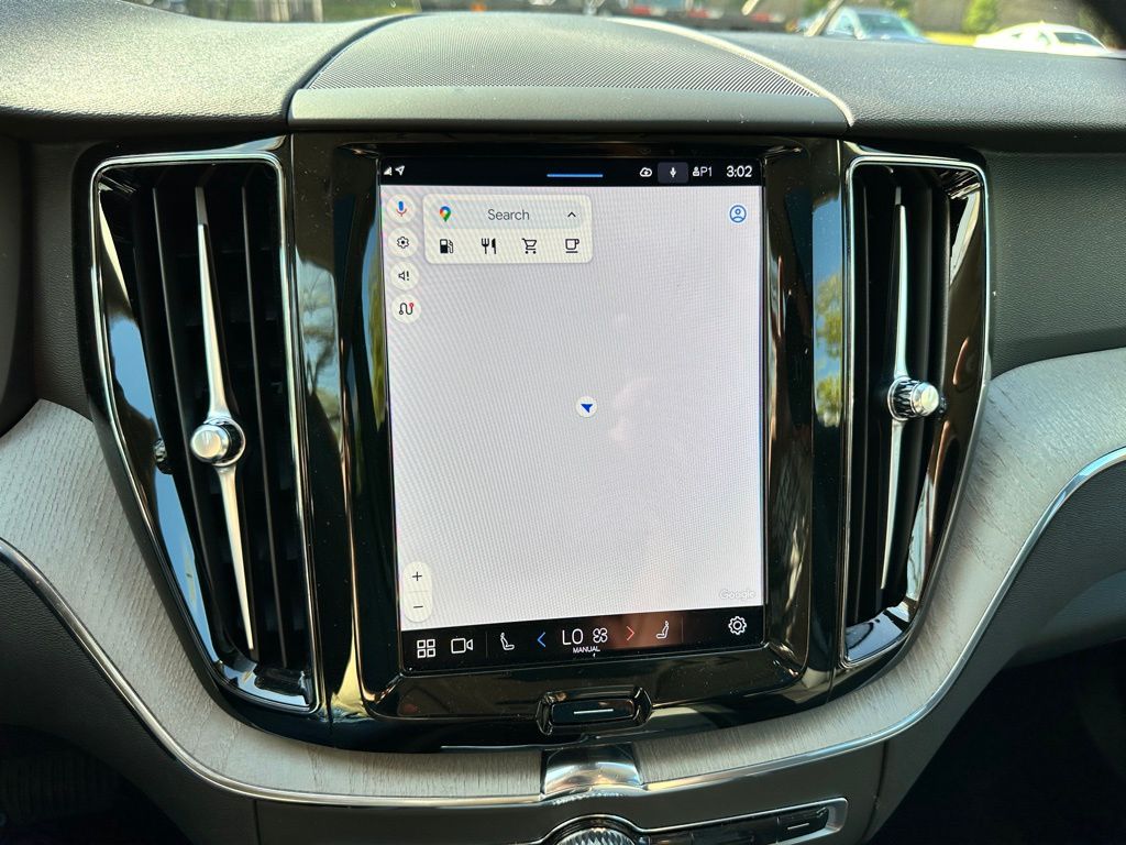 2025 Volvo XC60 B5 Plus photo 16