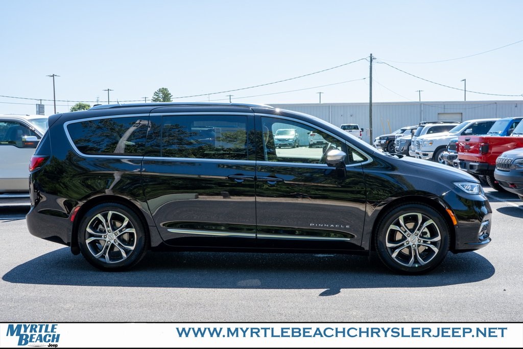 2026 Chrysler Pacifica Pinnacle photo 7
