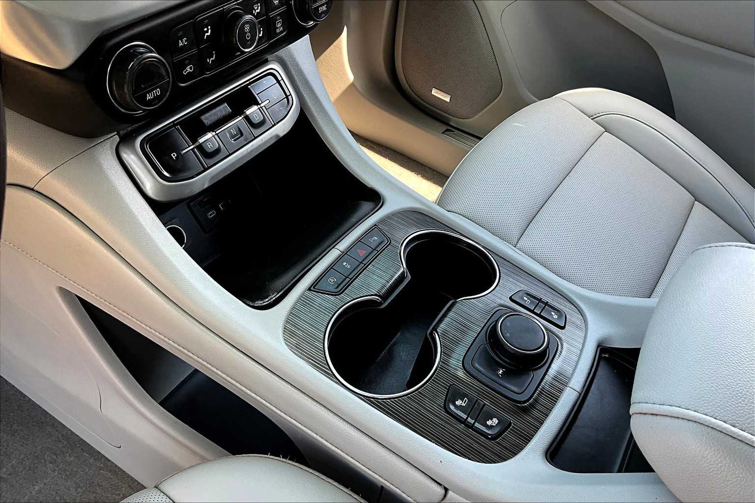 2022 Gmc Acadia SLT photo 16