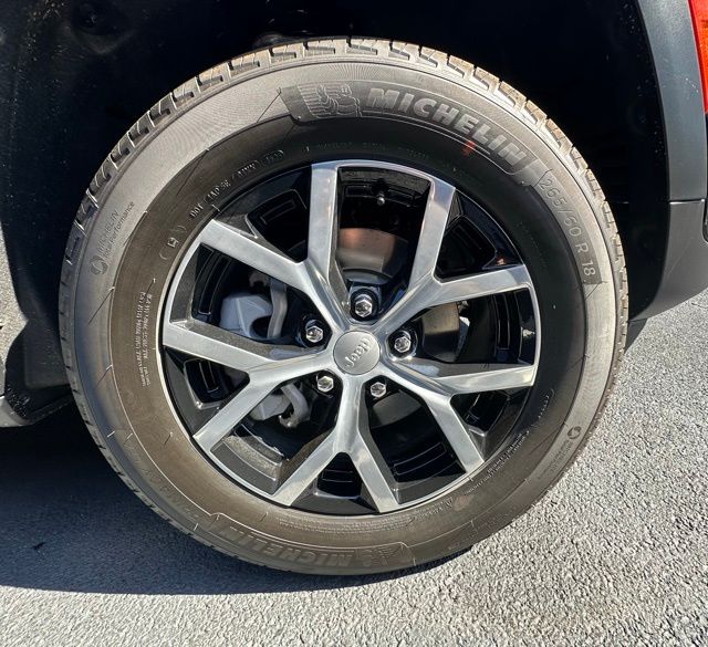 2025 Jeep Grand Cherokee Limited photo 9