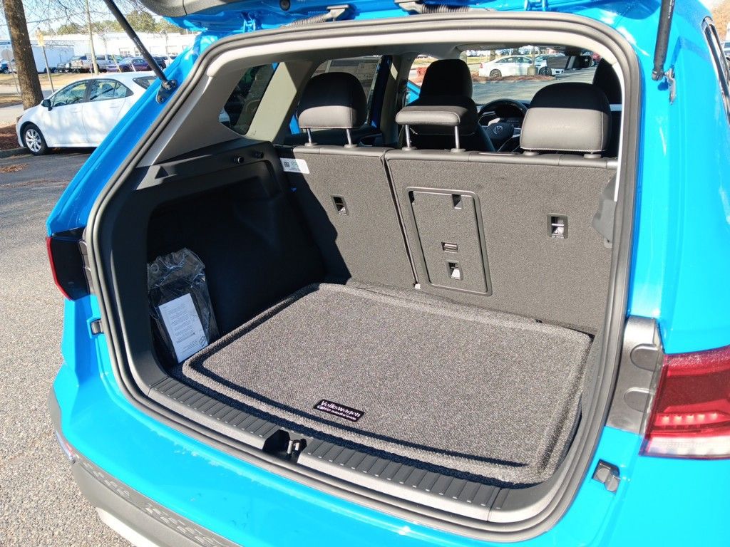 2024 Volkswagen Taos SE photo 20