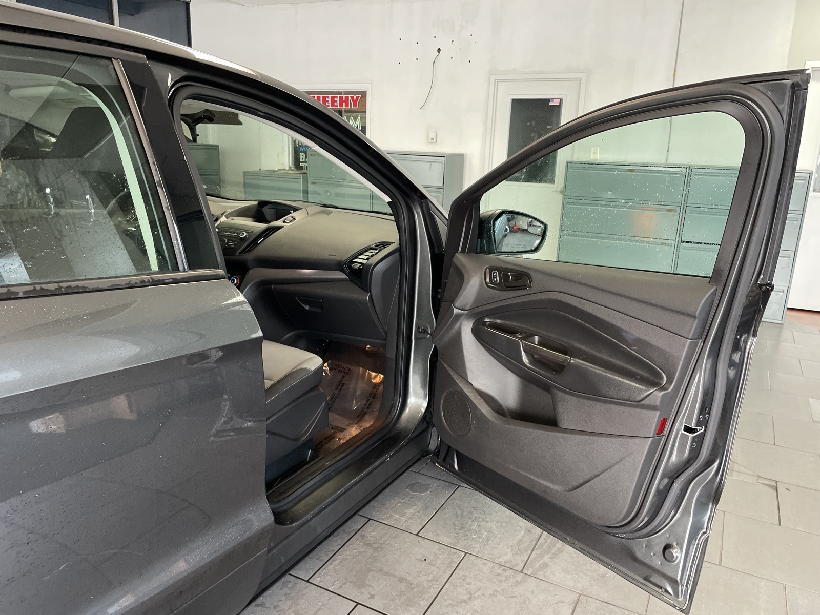 2019 Ford Escape S photo 28