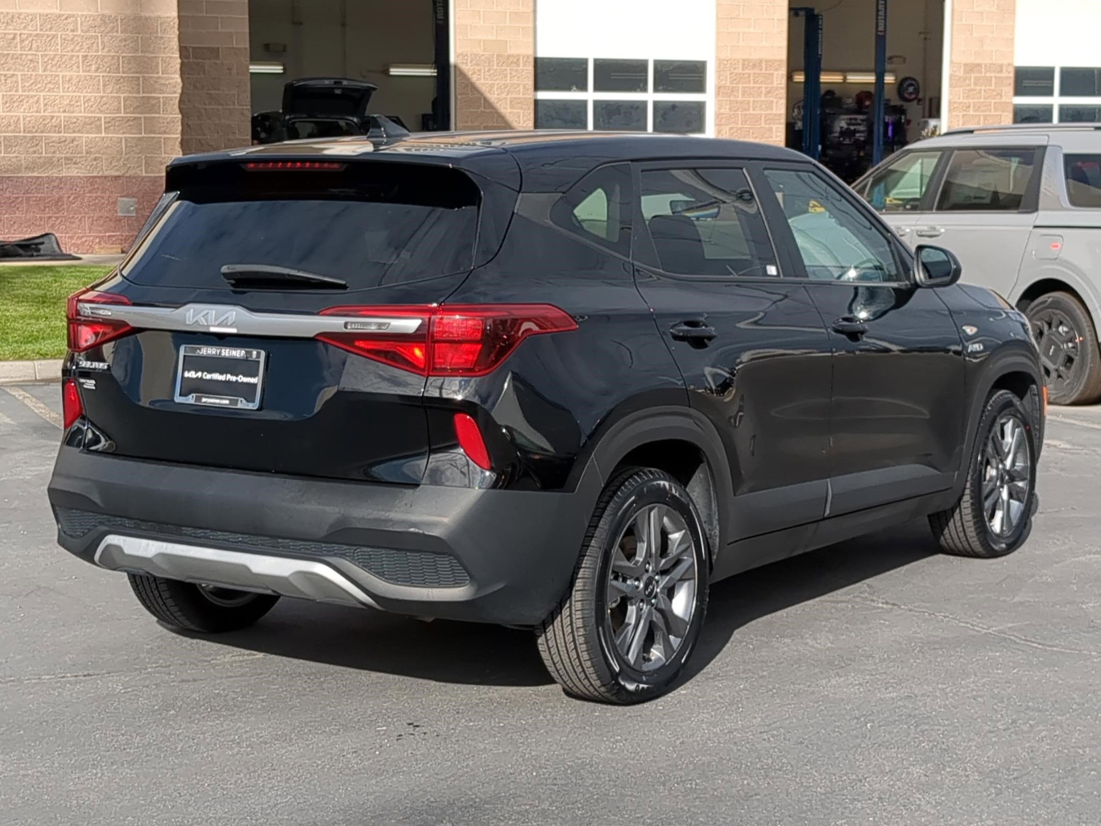 2023 Kia Seltos LX photo 5