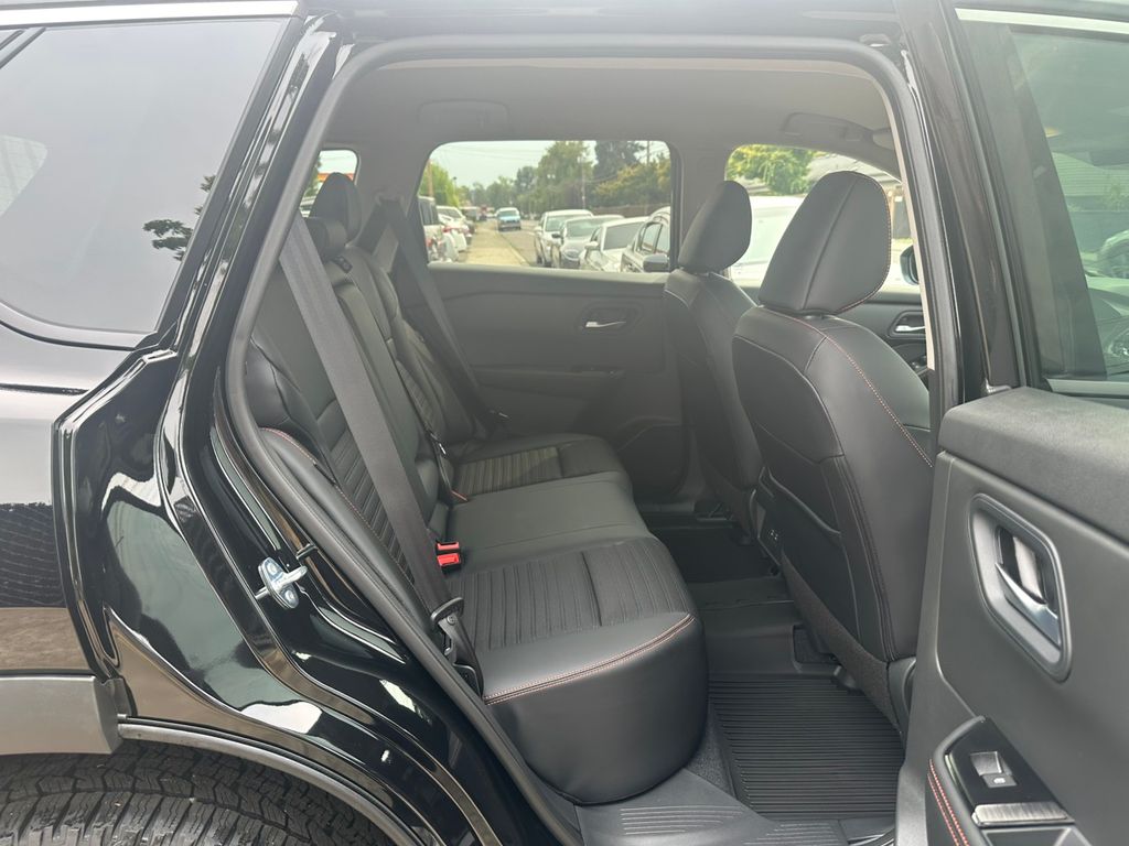 2026 Nissan Rogue SV photo 26