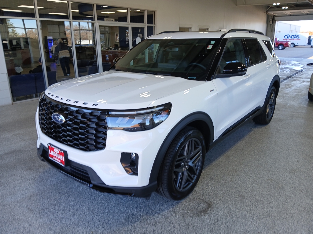2025 Ford Explorer ST-Line photo 2