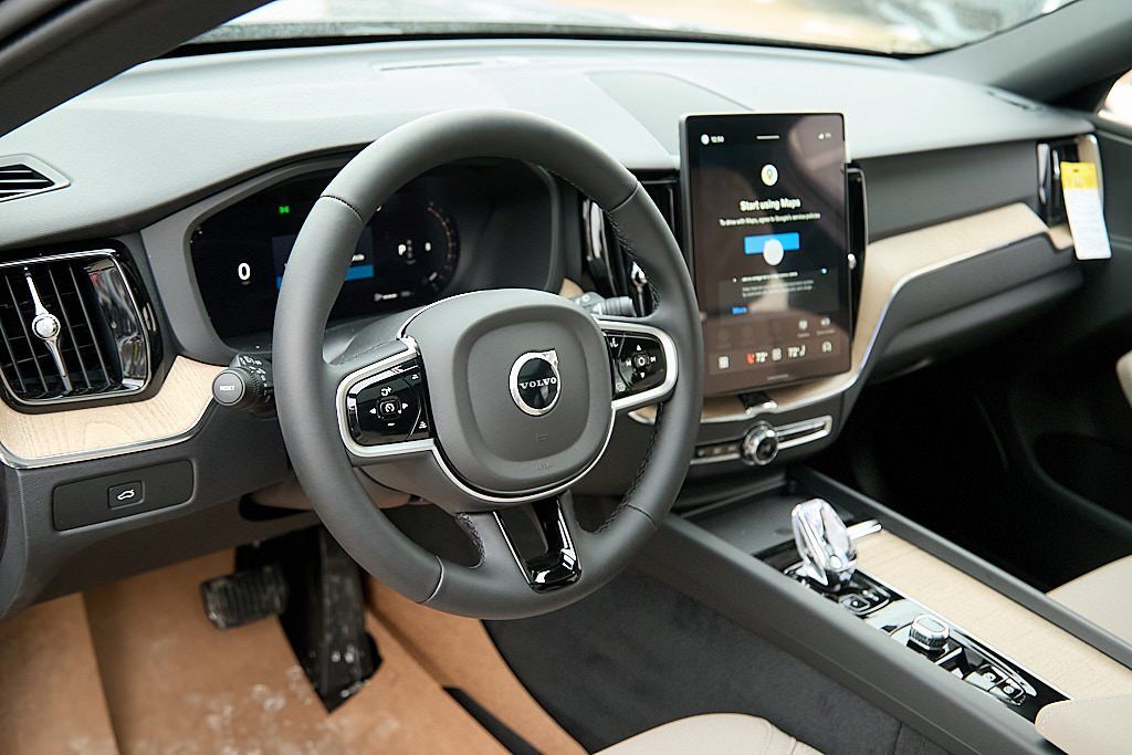 2026 VOLVO XC60 - Image 12