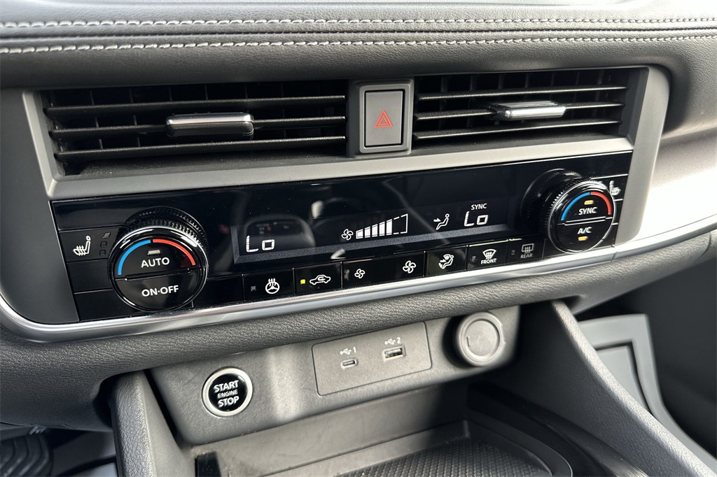 2023 Nissan Rogue SV photo 14