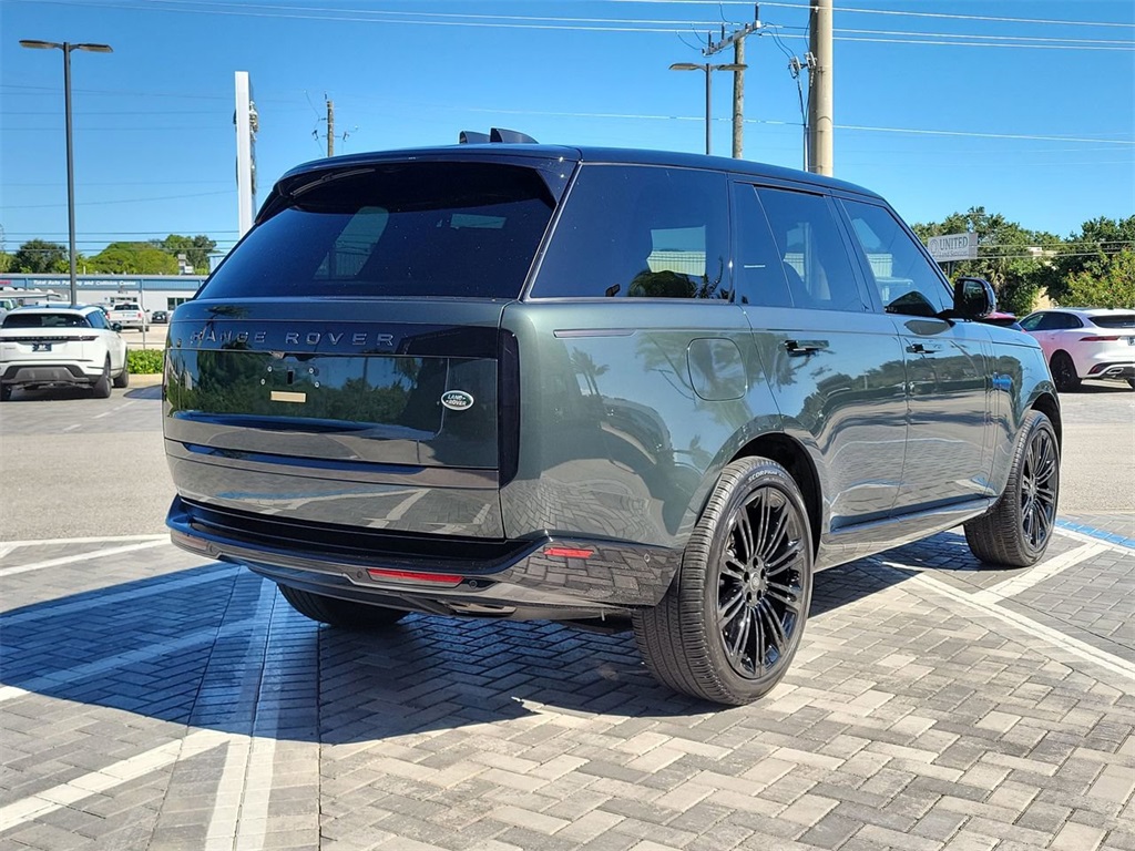 2023 Land Rover Range Rover SE photo 3