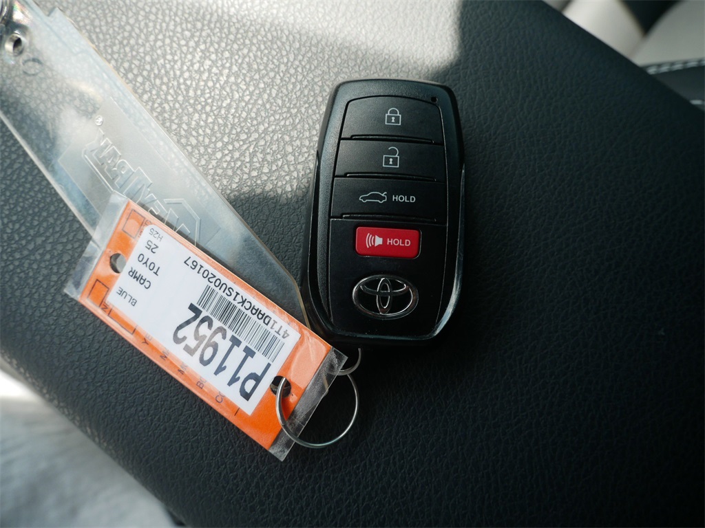 2025 Toyota Camry SE photo 21