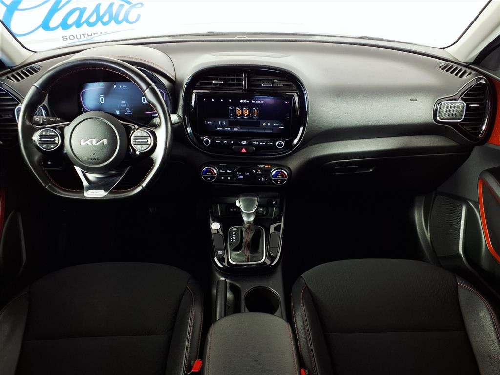 2023 Kia Soul GT-Line photo 13