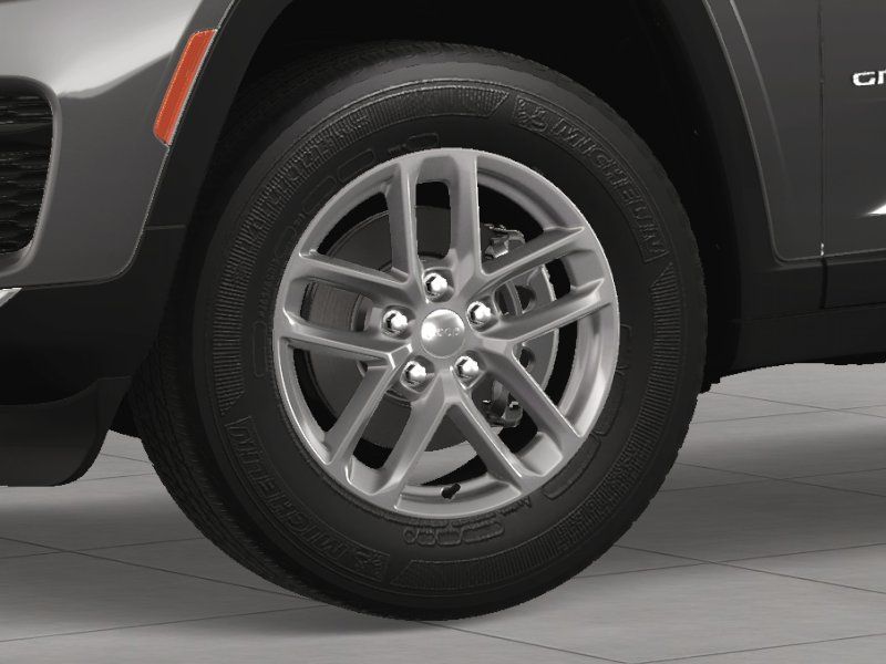 2025 Jeep Grand Cherokee Laredo photo 11