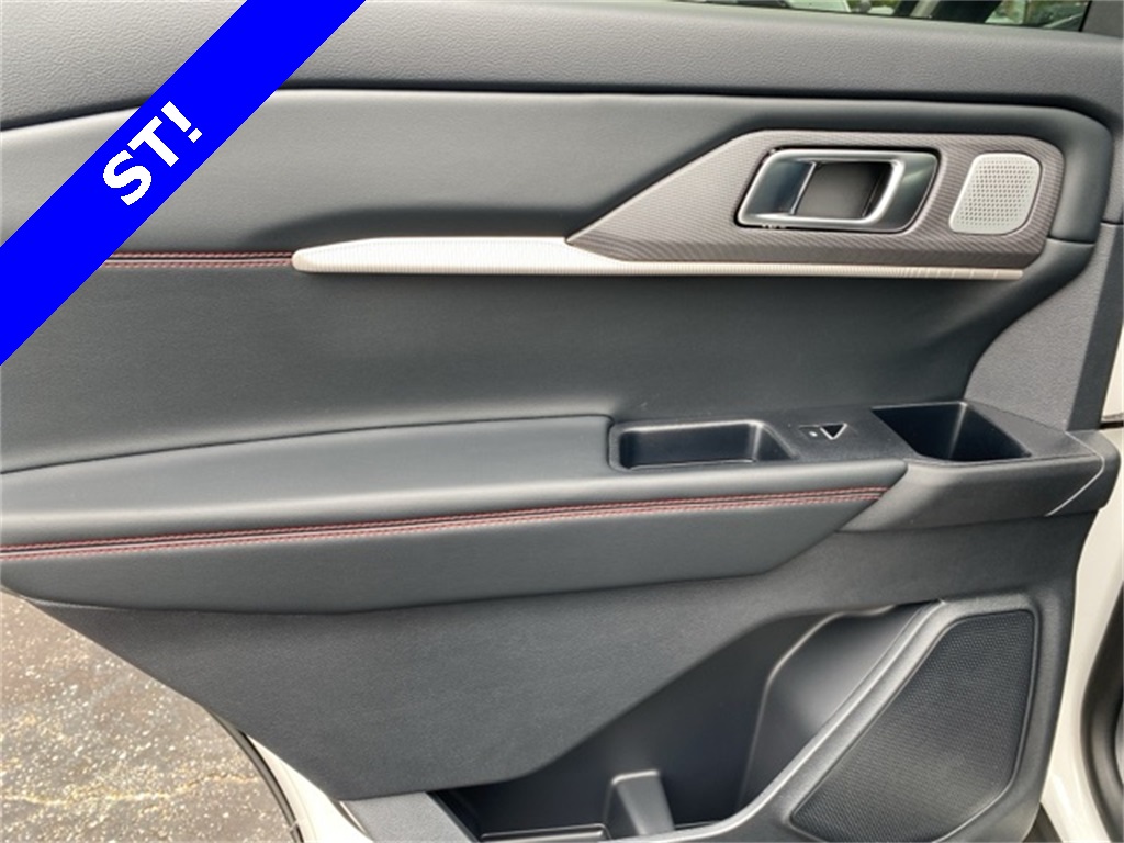 2025 Ford Explorer ST photo 23