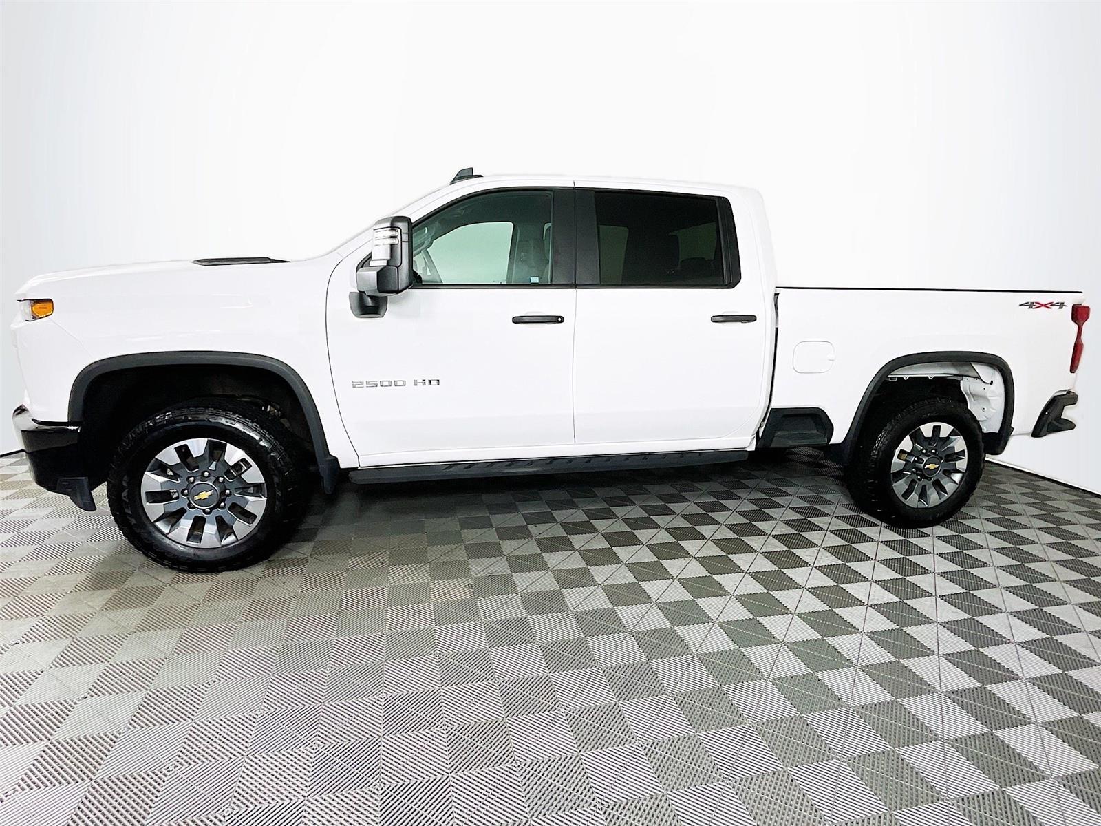 2023 Chevrolet Silverado 2500HD Custom photo 4