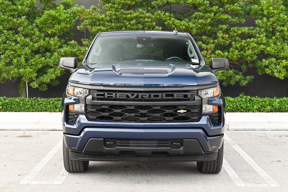 2023 Chevrolet Silverado 1500 Custom photo 2