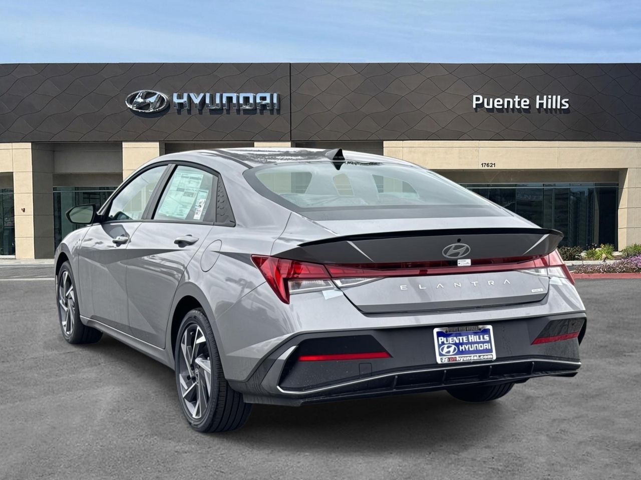 2025 Hyundai Elantra Hybrid SEL Sport photo 2