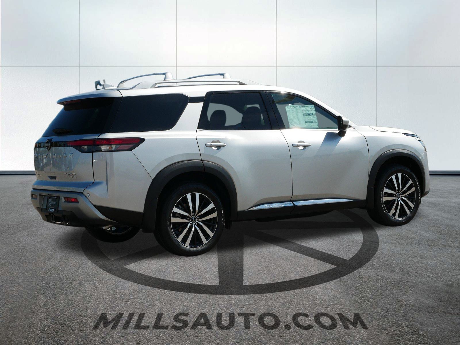 2025 Nissan Pathfinder Platinum photo 5