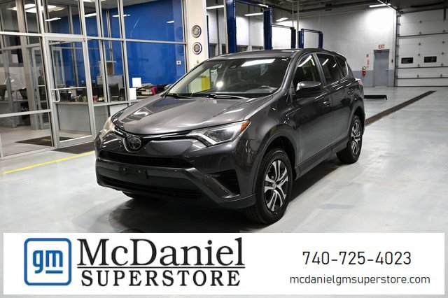 2018 Toyota RAV4 LE's photo