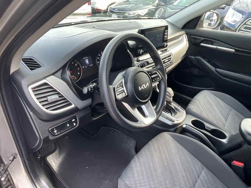 2023 Kia Seltos LX photo 8